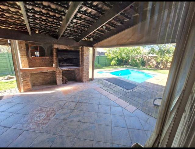 3 BEDROOM HOUSE FOR SALE IN SINOVILLE